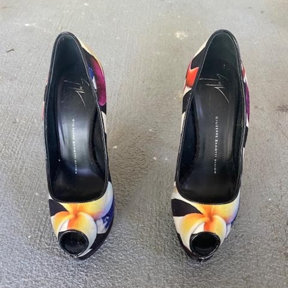 Authentic Giuseppe Zanotti Satin Striped Floral Peep Toe Pumps sz 37.5 - Picture 3 of 5
